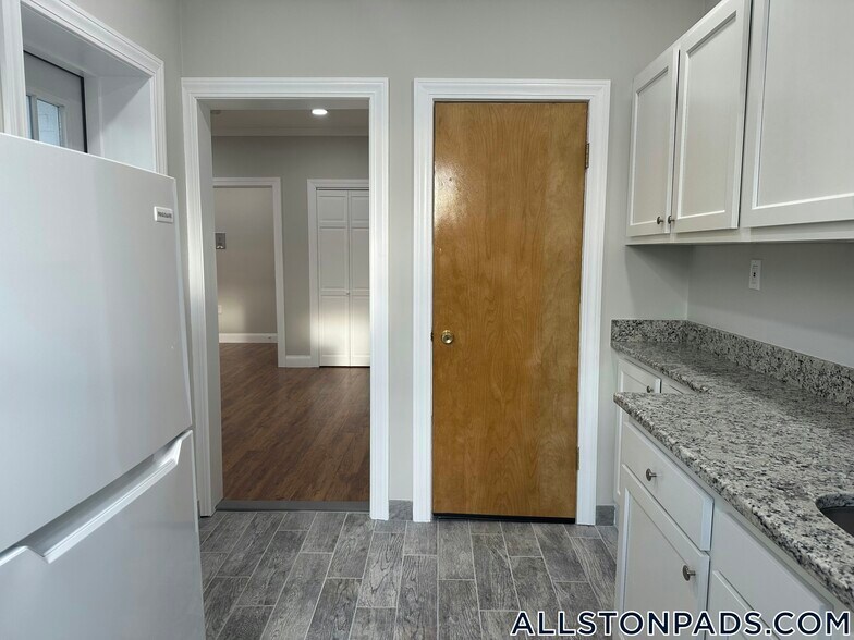 Building Photo - 33 Highgate St