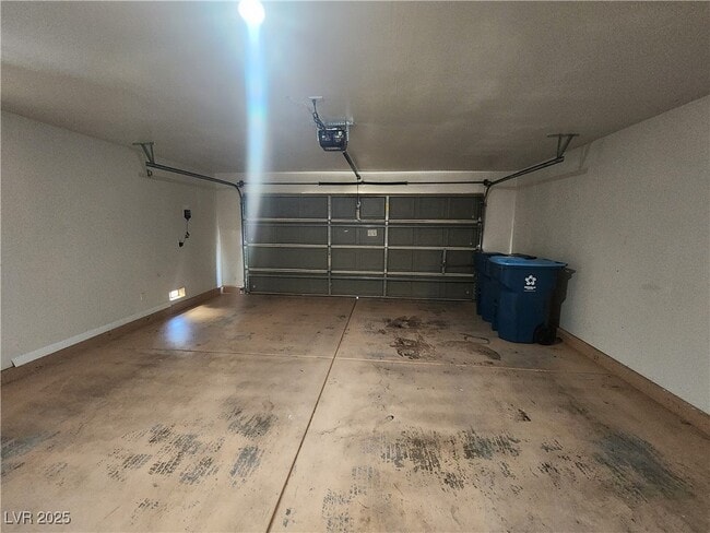 Building Photo - 1405 Iron Springs Dr