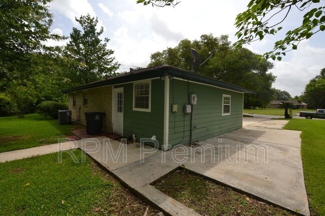 Building Photo - 1857 Theron Dr