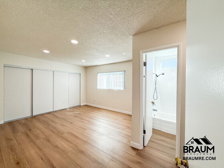 Building Photo - 6612 Sylmar Ave