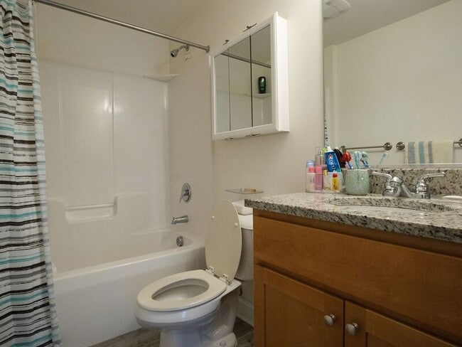 Building Photo - 11905 Centre St