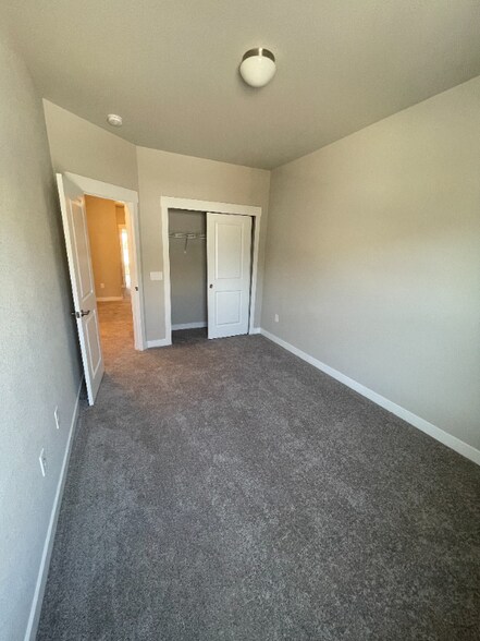 Building Photo - 6565 Carriage Meadows Dr