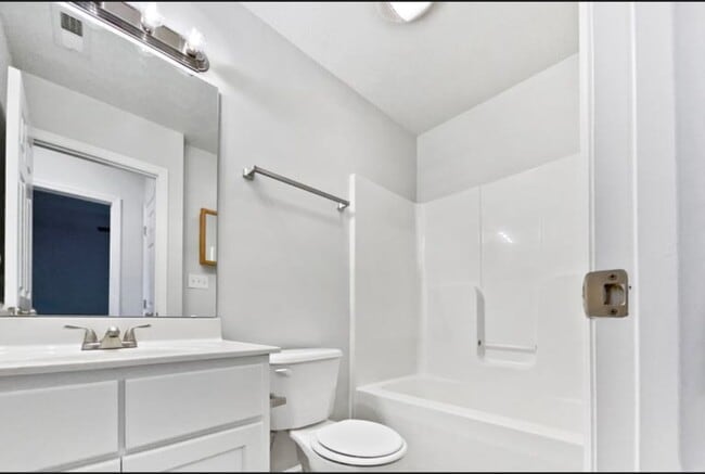 Building Photo - 100 Waterford Dr