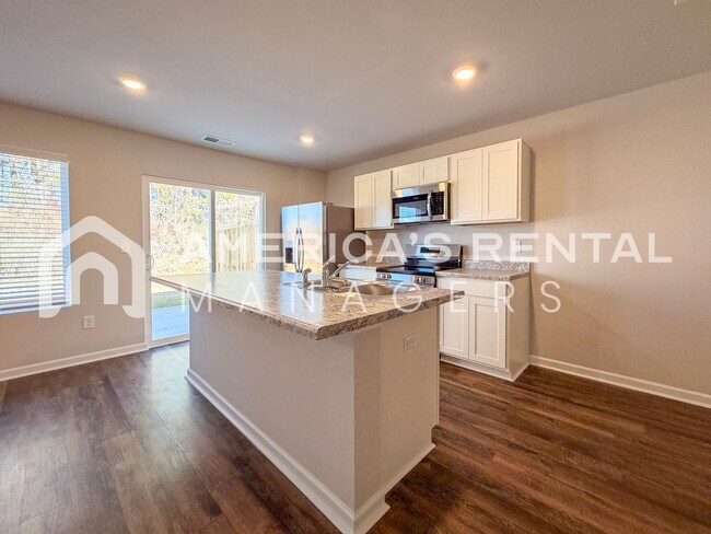 Building Photo - Bright and Spacious Lincoln Townhome for R...