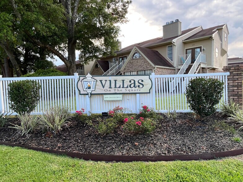 Primary Photo - 5001 Grande Dr