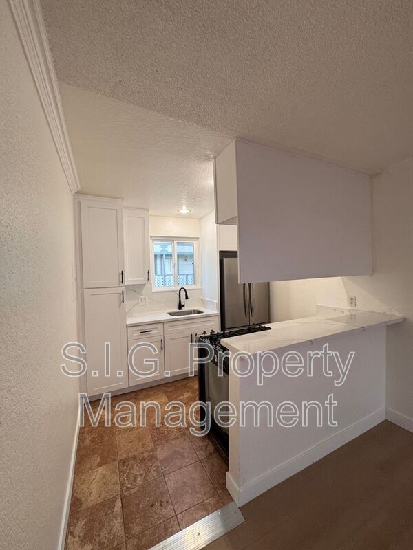 Building Photo - 10635 Sherman Grove Ave
