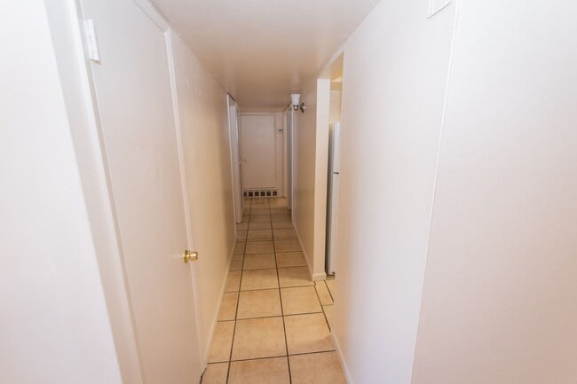Building Photo - 4 Bedroom, 1½ Bath Home with Central A/C, ...