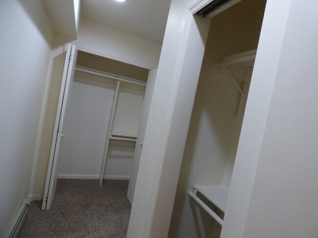 Building Photo - 1000 Fountain Terrace Dr