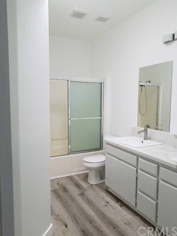 Building Photo - 11524 Moorpark St