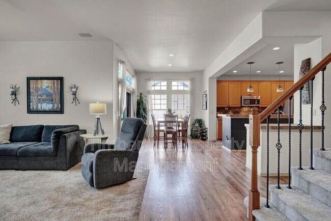 Building Photo - 2030 Silver Creek Dr