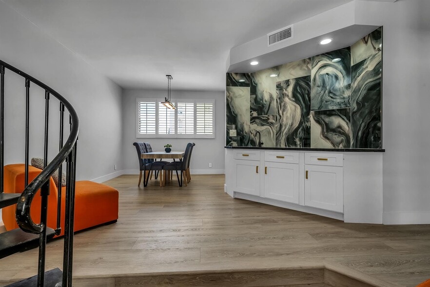 View of kitchen table from great room - 1412 N Crescent Heights Blvd