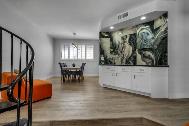 View of kitchen table from great room - 1412 N Crescent Heights Blvd