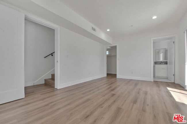 Building Photo - 1013 N Wilton Pl