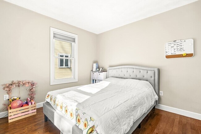 Building Photo - 32 Watts St