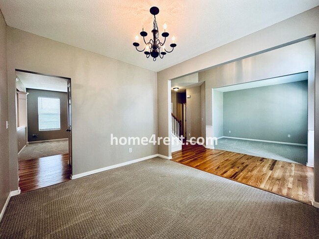 Building Photo - 8719 Dunraven St