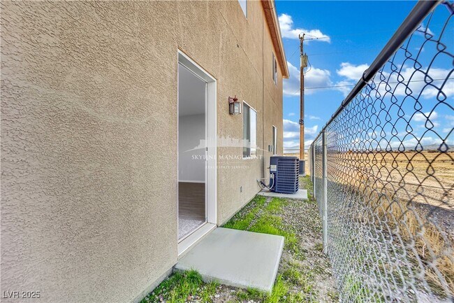 Building Photo - 200 S Mount Charleston Dr E