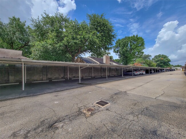 Building Photo - 2601 Bellefontaine