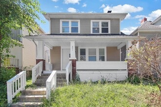 Building Photo - Beautifully Updated 3-Bedroom Home Near Do...