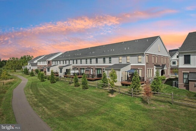 Building Photo - 45 Riverwalk