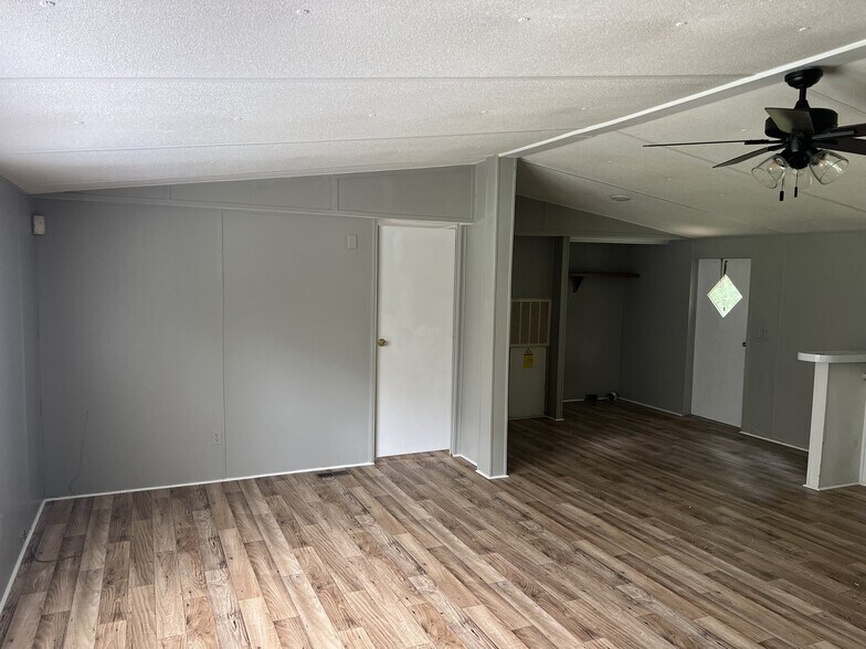 Building Photo - 224 Oakland Dr