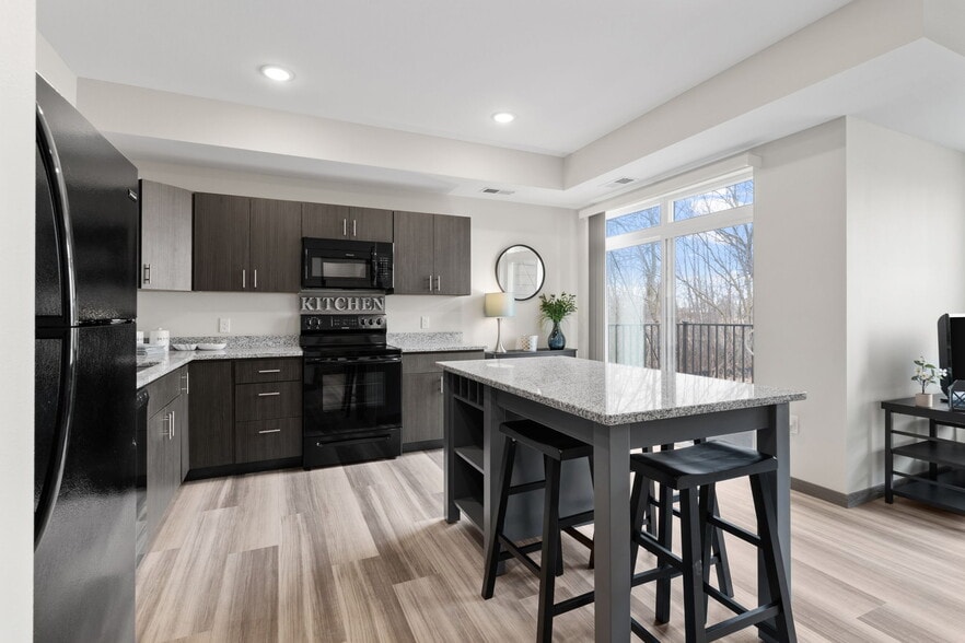 Cardinal - 2 Bed / 2 Bath - 935 Sq.Ft. - Vincent Woods Apartments