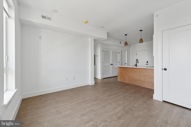 Building Photo - 2520 N Front St