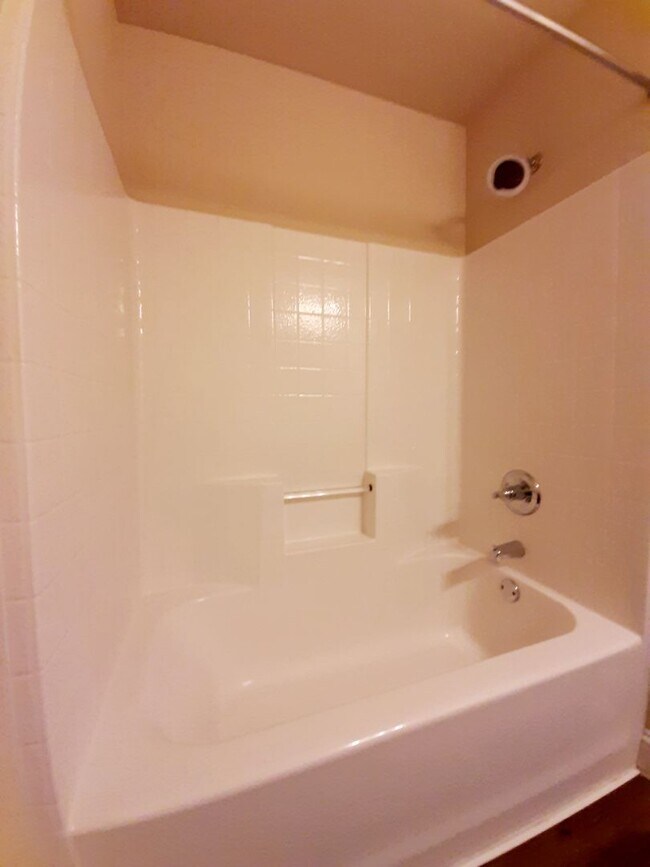 Building Photo - Beautiful 4 Bedroom, 2 Bath in sought after Arlington Neighborhood!