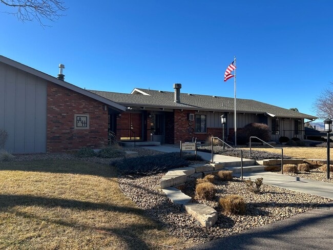 Building Photo - 2 Bed Fort Collins Townhome with Garage & Premium Amenities