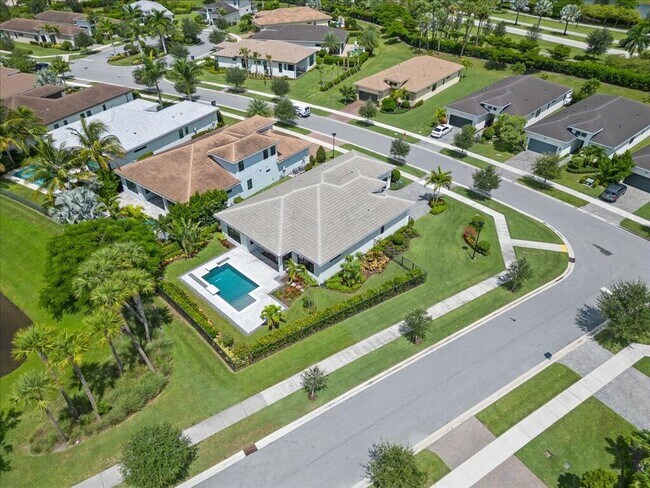 Building Photo - 5577 St Armands Way