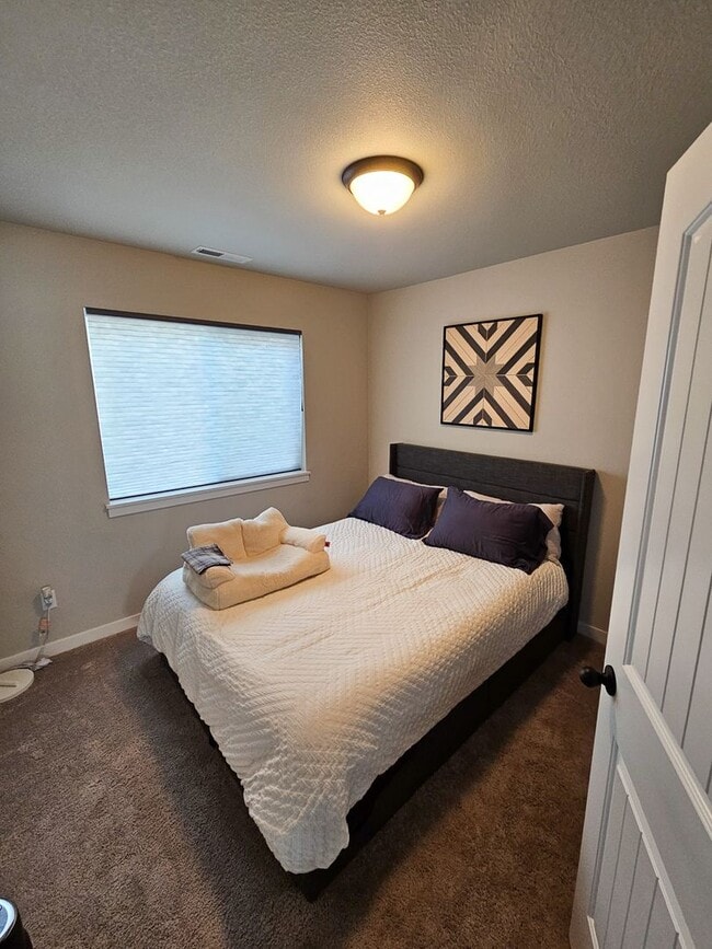 Building Photo - 5590 Mountain Quail Dr S