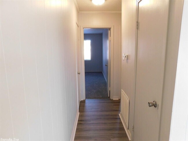 Building Photo - 515 Brookside Dr