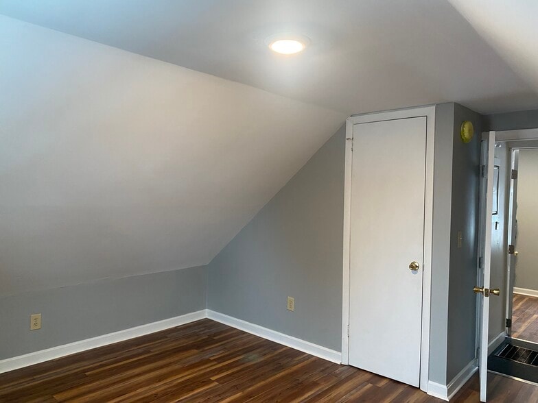 Building Photo - 55 Chase St