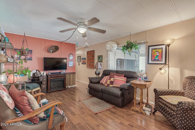 Building Photo - 2650 W Union Hills Dr