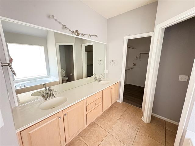 Building Photo - 10428 Jaybird Dr