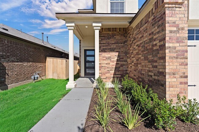 Primary Photo - 105 Allegro Dr