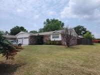 Building Photo - Darling Home in East Shawnee