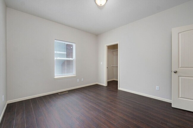 Building Photo - 1345 E Cherry St