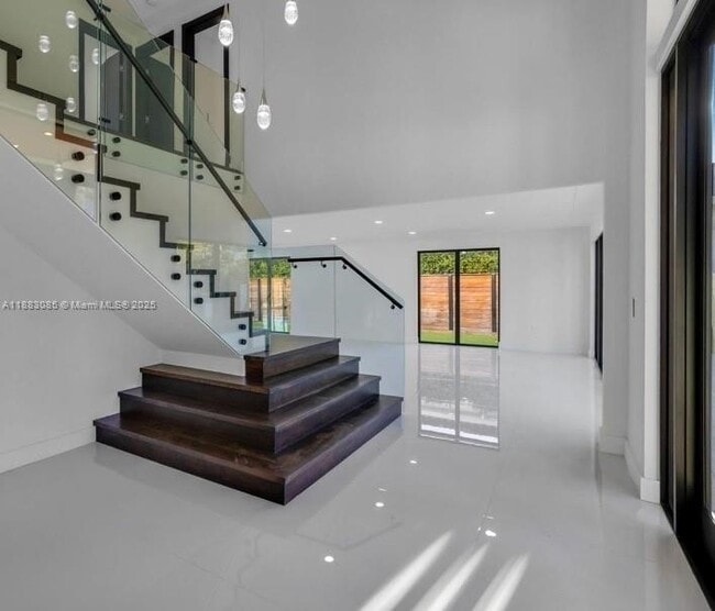 Building Photo - 406 Holiday Dr