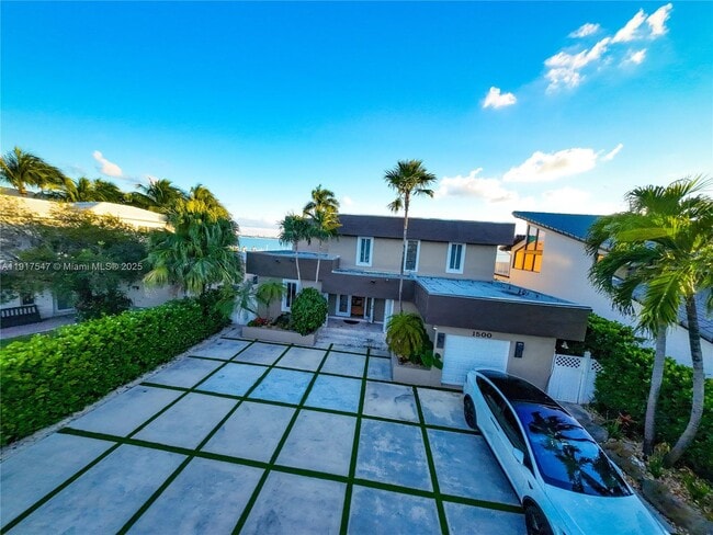 Building Photo - 1500 S Treasure Dr