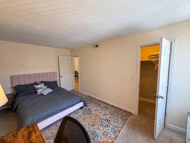 Building Photo - Summit House J-22