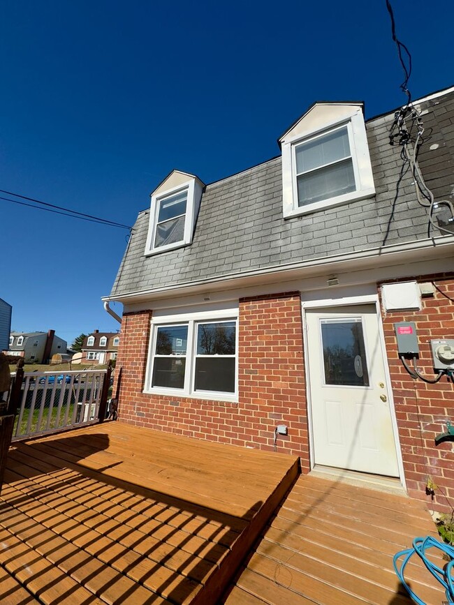 Building Photo - Charming 3 Bed/1.5Bath in Parkville, MD!