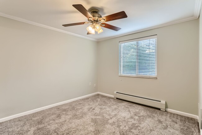 Building Photo - Location!!  Denver's Desirable Congress Pa...