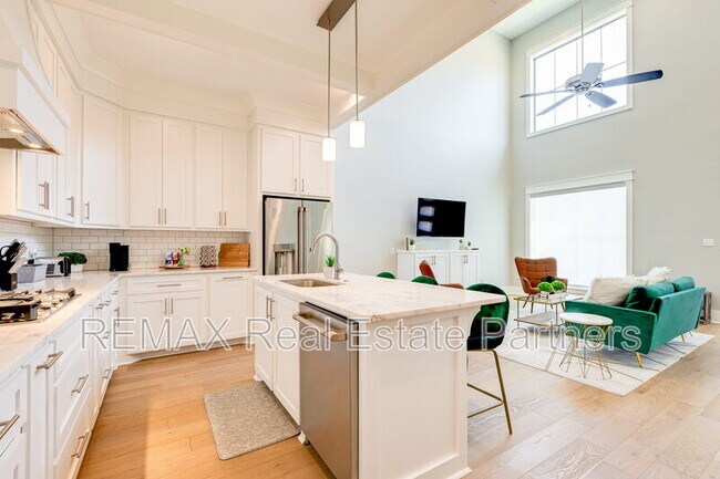 Building Photo - 125 S 31st Ave