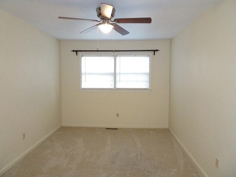 Building Photo - 399 Circuit Ln