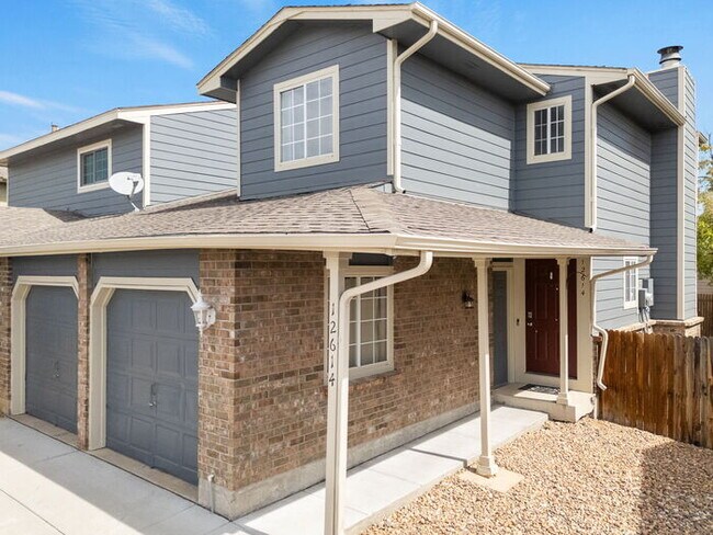 Building Photo - Clean, Bright 3 Bedroom with large yard an...