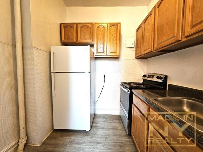 Building Photo - 1 bedroom in ASTORIA NY 11103