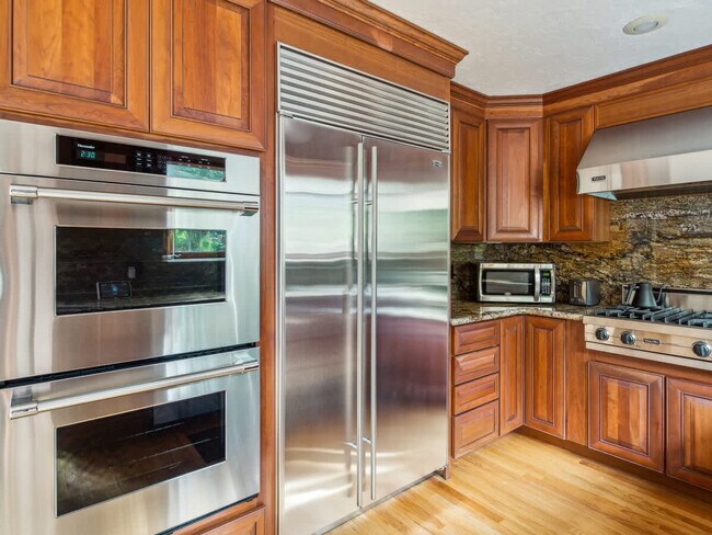 Building Photo - 751 Toyon Dr