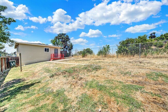Building Photo - Great 2 Bed 1 Bath House in Vallejo -- AVA...