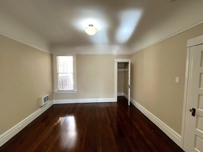 Building Photo - PM0309