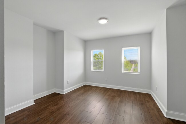 Building Photo - 1719 Darley Ave
